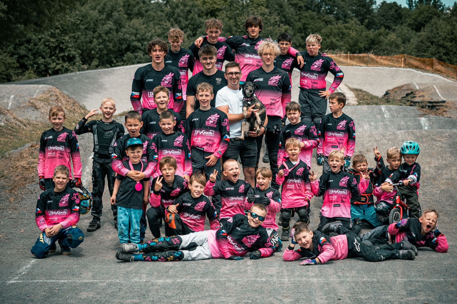 Jezdci Bikros Teamu Vyškov společně na bikrosové dráze
